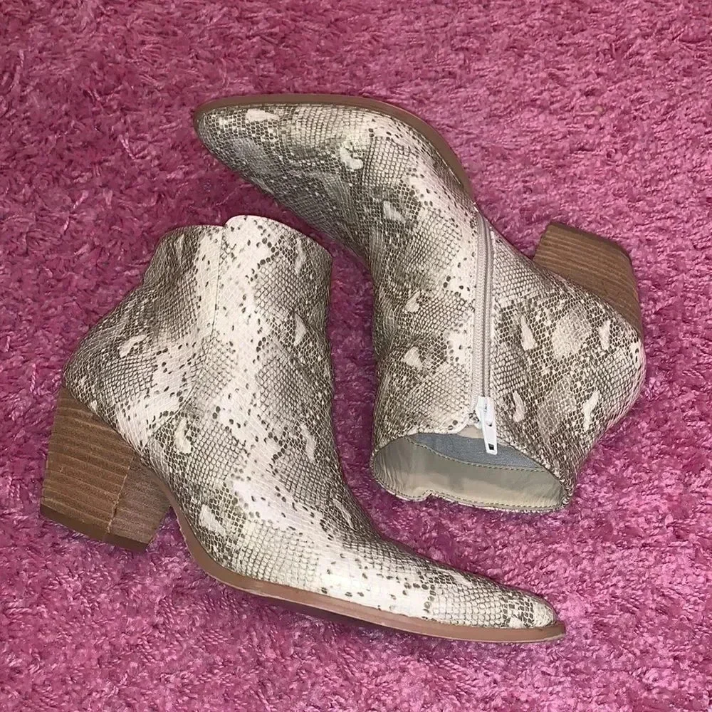 Coconuts by Matisse Snakeskin Booties Size 9
